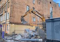 Комиссия по градостроительству петербургского парламента поддержала поправку об отсрочке сноса малоэтажной застройки в районе Нарвской заставы. Однако она не одобрила идею полностью вычеркнуть уничтожение этих построек.
