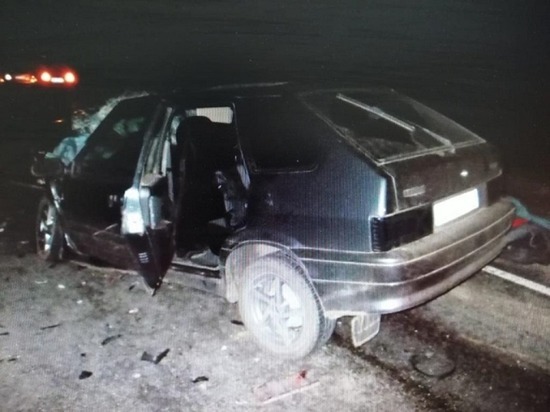 В Щербиновском районе при столкновении легковушки и КамАЗа погиб пассажир