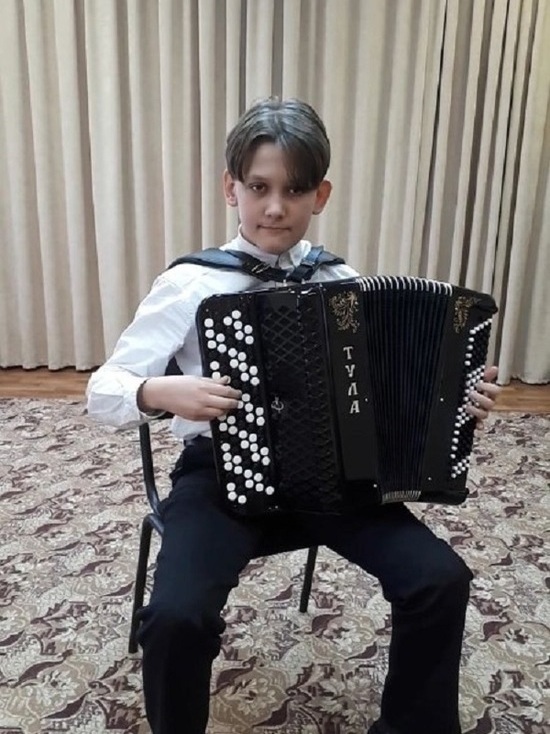 Юный пушкиногорец-баянист пополнил состав оркестра народных инструментов Псковской филармонии