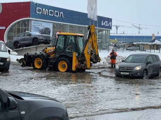 В Кирове затопило десяток улиц из-за резкого таяния снега и дождевых осадков