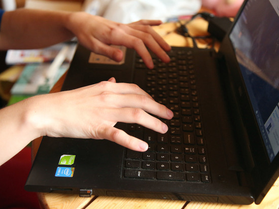 Незаконно уволенного помощника нотариуса восстановили в должности в Московской области