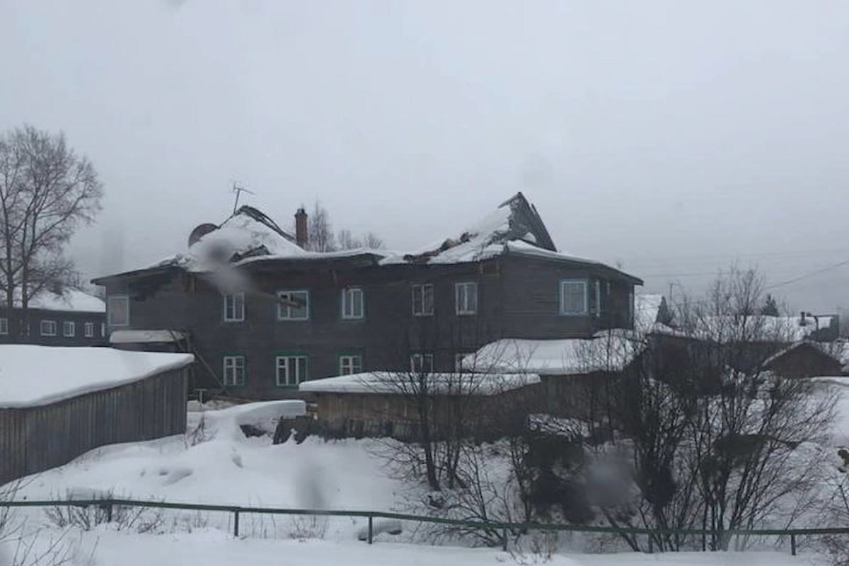 Костромские ЧП: в многоквартирном доме в Чухломе обвалилась крыша