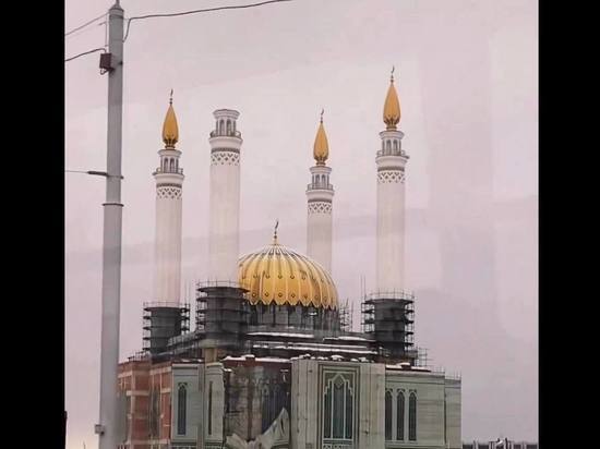 Ветер снес купол минарета соборной мечети в Уфе: видео