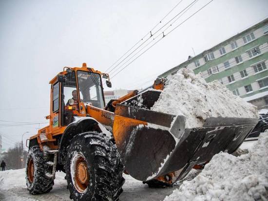 На улицы Мурманска высыпали около 500 тонн песка и соли за выходные