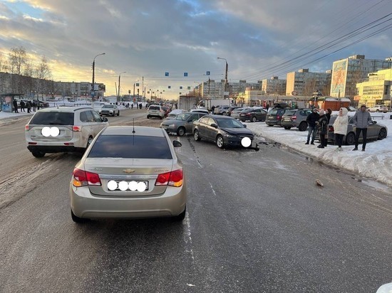 На Можайского в Твери случилась массовая авария из четырех автомобилей