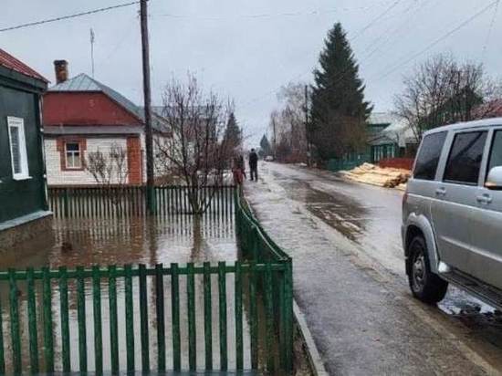 В Рассказове с затопленных улиц убывает вода