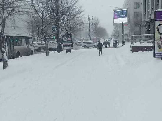 Хабаровчане жалуются на отсутствие снегоуборочной техники на городских улицах