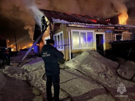 Дачный дом вспыхнул в селе Яблочном на Сахалине