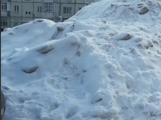 В Ярославле коммунальщики отказываются вывозить снег со дворов