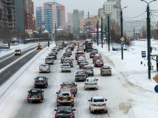 Непогода парализовала автомобильное движение в Челябинске