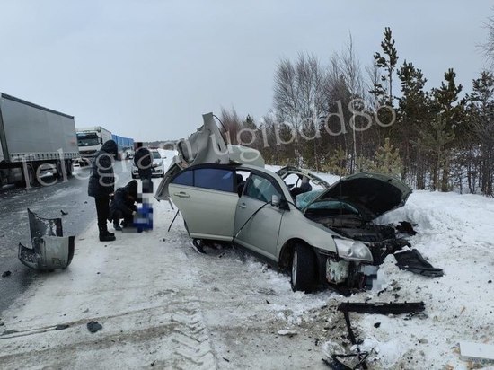 В Югре на дороге погибли семья и младенец