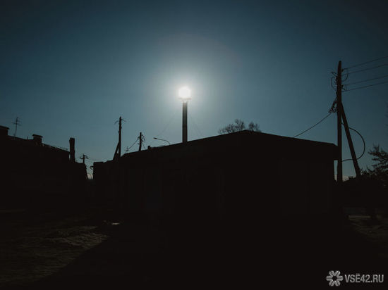 В Кемерове ликвидировали торчащую арматуру из-под земли