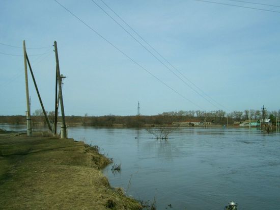 Поселок Поливановка в Саратове затопило еще больше, на прудах прорвало дамбу