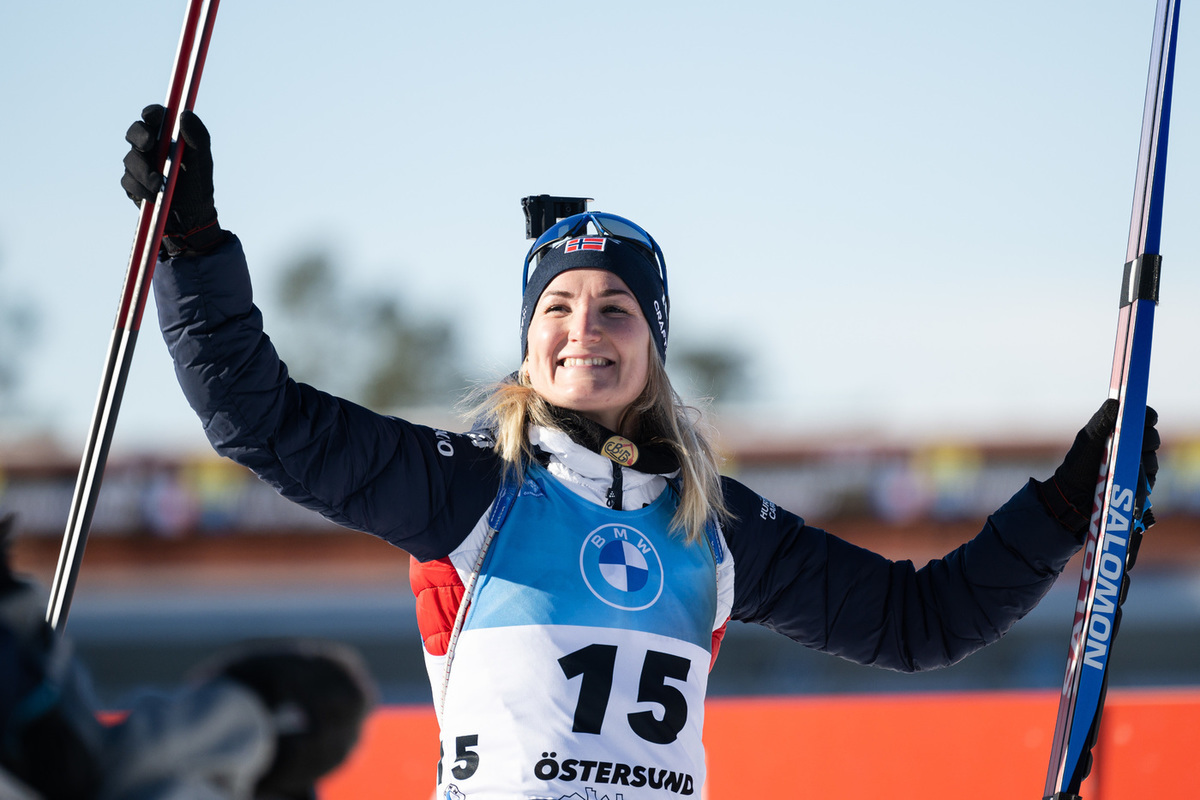 Трехкратная олимпийская чемпионка. Норвежка Олимпийская чемпионка лыжи. Норвежские биатлонисты.