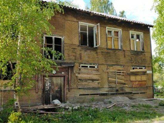 В Петрозаводске избавляются от рушашихся домов