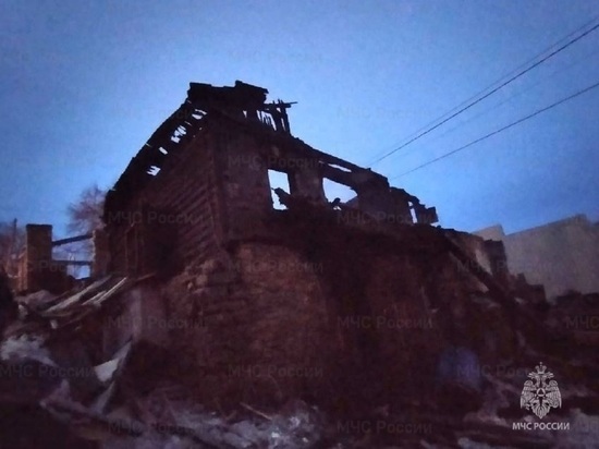 Два человека погибли на пожаре дома в Калуге