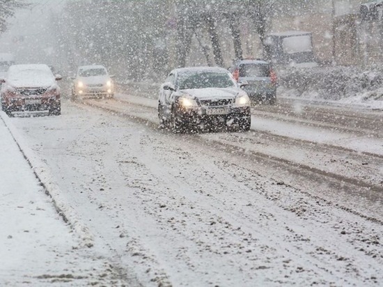В Омской области объявили штормовое предупреждение из-за гололедицы и снежных заносов