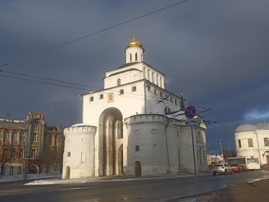 Золотые Ворота во Владимире оставили без подсветки до конца реставрации