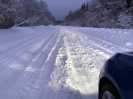 Жители деревень Тверской области продолжают жаловаться на нерасчищенные дороги