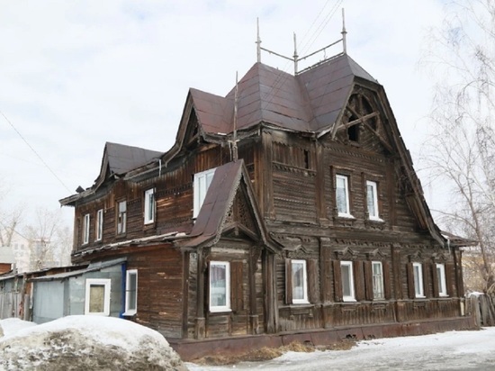 В Барнауле рухнула крыша в Доме Лесневского
