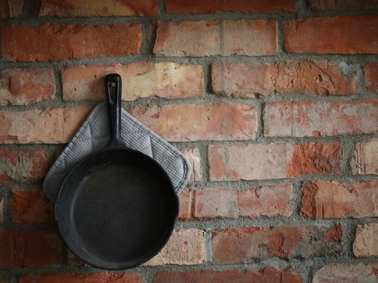 4 способа очистить противни и сковороды от жира и нагара: спасаем кухонную утварь подручными средствами