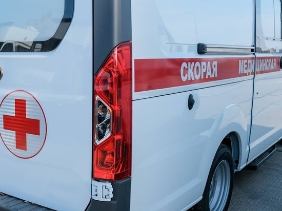Во дворе волгоградской больницы машина сбила 86-летнюю пенсионерку
