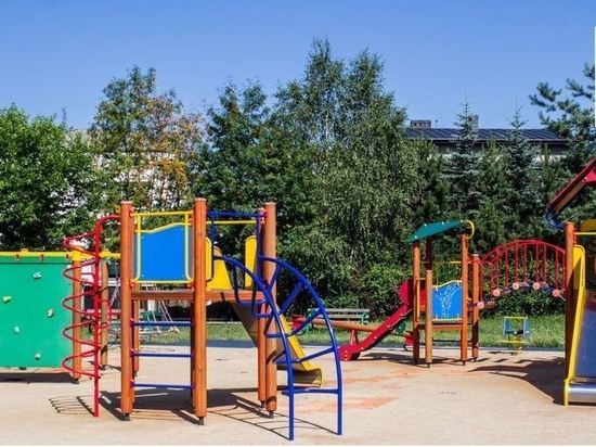 Чиновников обязали обустроить детскую площадку в одном из сельских поселений Орловской области