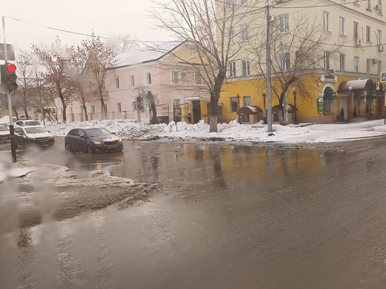 В Оренбурге улицы превратились в реки