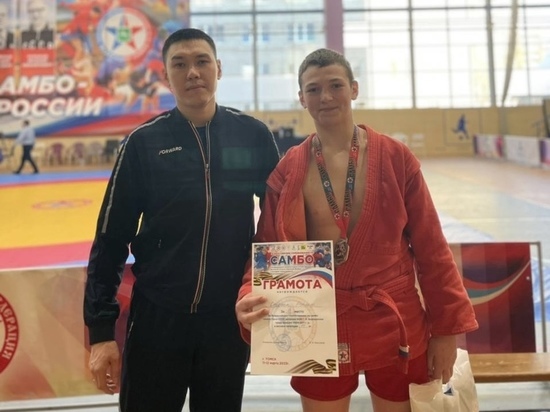 Двое абаканцев стали призерами всероссийских соревнований по самбо