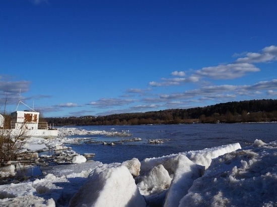 На реках и озерах Калужской области началось резкое таяние льда
