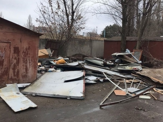 В Коминтерновском районе Воронежа демонтируют незаконные гаражи