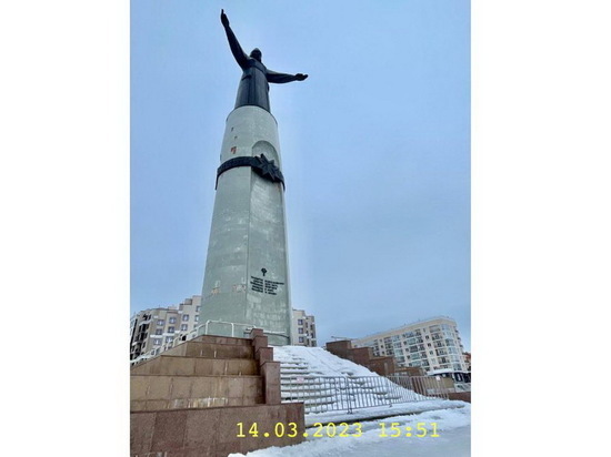 Власти Чебоксар огородили монумент Матери-Покровительницы