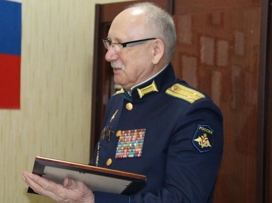 Спикер Рязгордумы поздравила с 70-летием подполковника ВДВ Войткова