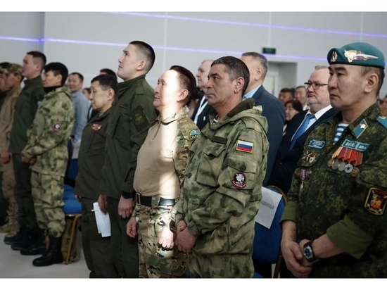 Военноcлужащих якутян наградили медалями ЛНР «За отвагу»