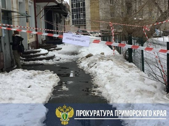 Во Владивостоке обрушился фасад на доме № 37 по Партизанскому проспекту