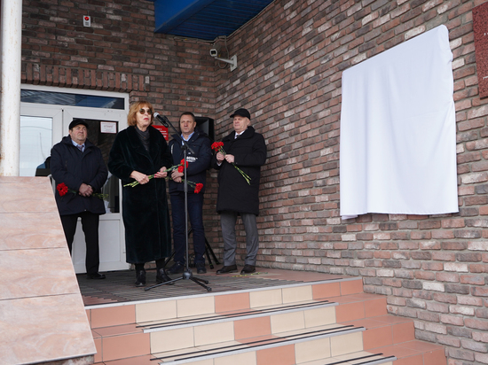 Депутаты Горсовета приняли участие в открытии мемориальной доски первому мэру Красноярска