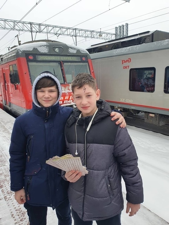 Псковский губернатор исполнил мечту сирот увидеть поезд Гарри Поттера