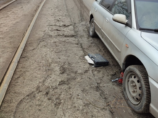Курских водителей предупредили о яме – убийце колес на Запольной