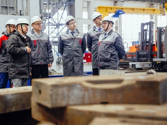 Сотрудникам челябинского завода повысили зарплату