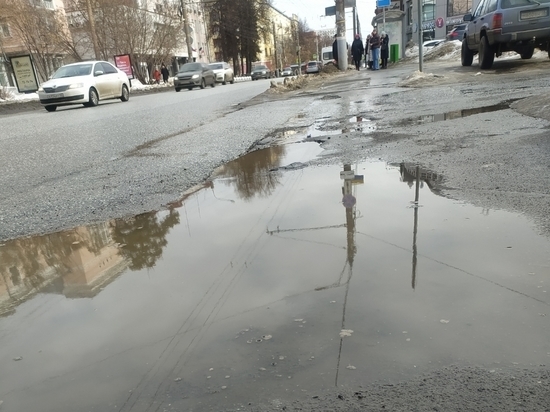 В Ижевске дорожники устранили после зимы уже 198 дефектов асфальта