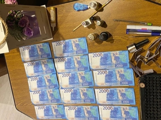 В Курске задержали фальшивомонетчицу с 12 купюрами номиналом в 2 тысячи рублей