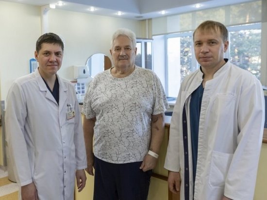 В Новосибирске мужчине исправили порок сердца, чтобы удалить раковую опухоль в кишечнике
