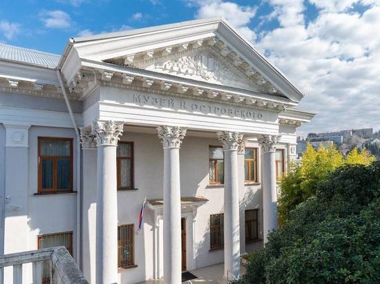 Глава Сочи проверил ход ремонтно-реставрационных работ дома-музея Островского