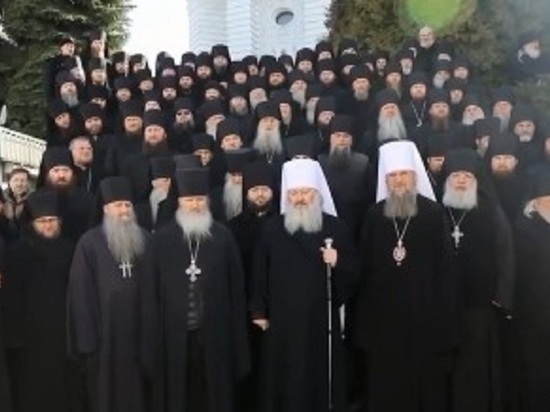 Монахи потребовали от Зеленского "не обижать" Киево-Печерскую лавру