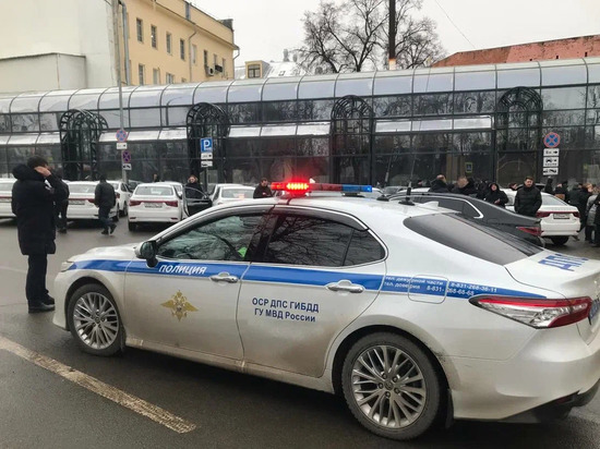 В Иванове на улице Любимова легковой автомобиль столкнулся с автобусом