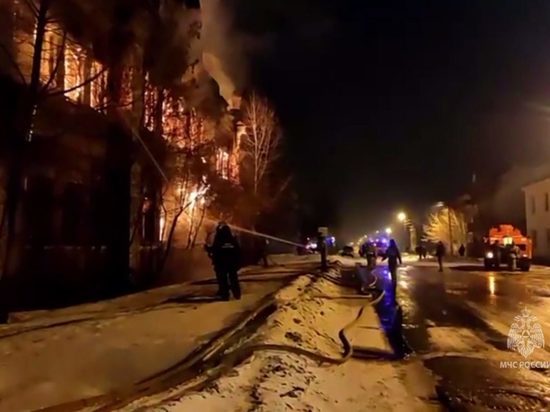 Историческое здание бывшего Дворца пионеров в Красноярском крае потушили