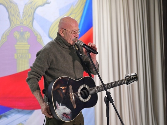 Певец Александр Розенбаум продолжил гастроли после операции в Красноярске