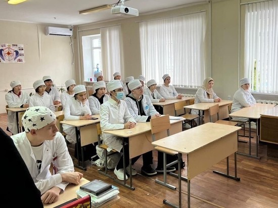 Студенты калмыцкого медколледжа отправятся на стажировку в ведущие клиники страны