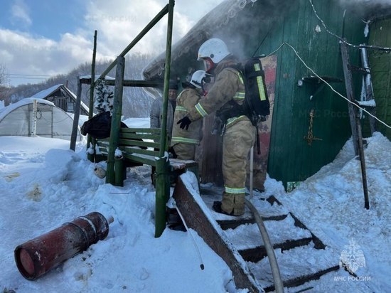 Пожарные ликвидировали два серьезных возгорания в жилых домах на севере Сахалина