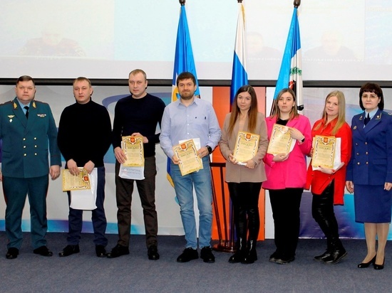 Награды за спасение людей получили жители Иркутска